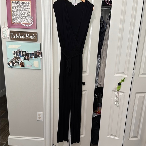 JustFab Black short sleeve Jumpsuit Elegant Design - Picture 1 of 10
